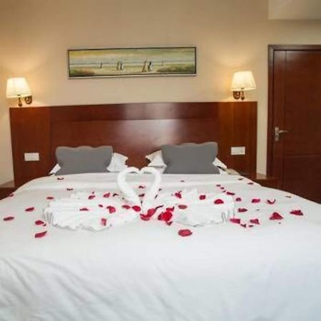 Chonpines Hotel อันชุ่น ภายนอก รูปภาพ