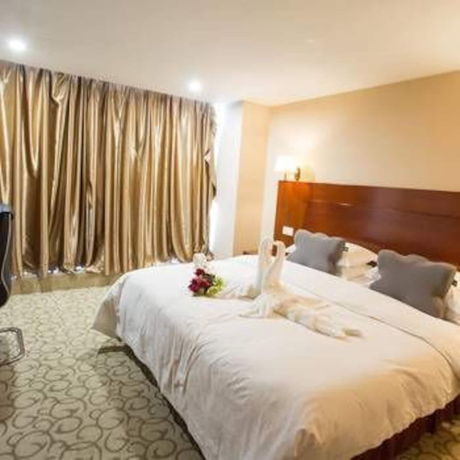 Chonpines Hotel อันชุ่น ภายนอก รูปภาพ